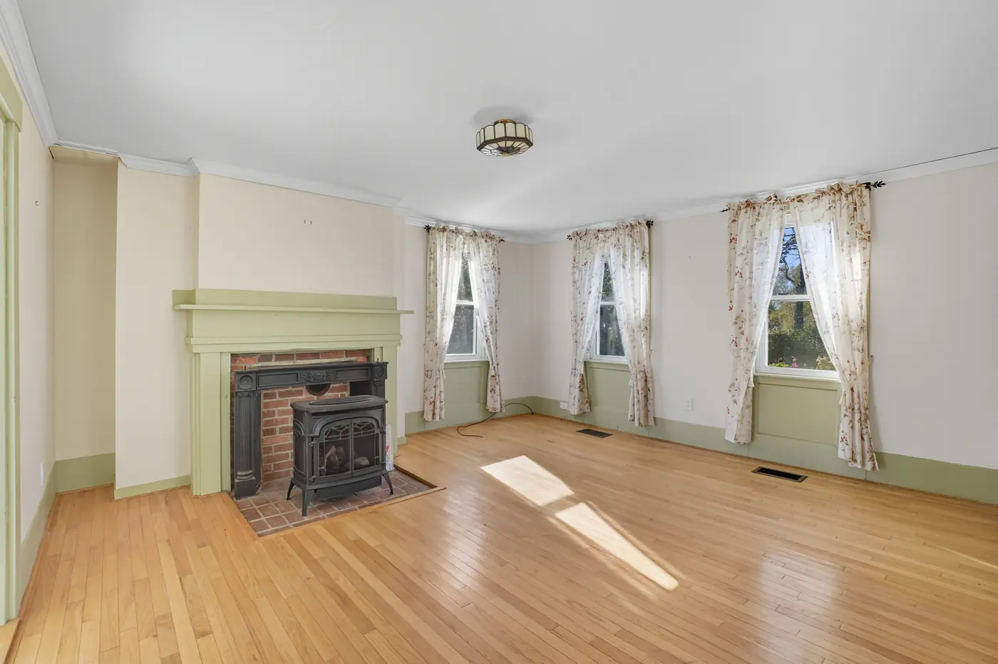 Interior real estate media