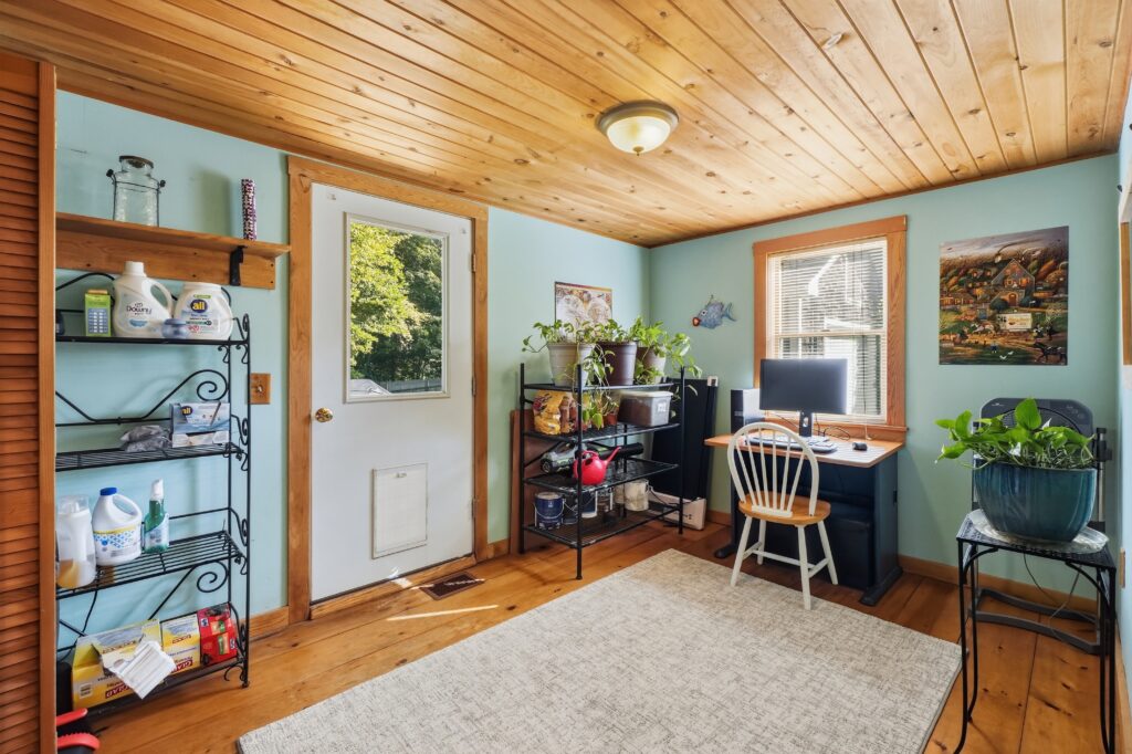 1058 S Mountain Vly Hwy, Montville, ME 04941 – 039 – Office or Bonus Room 02