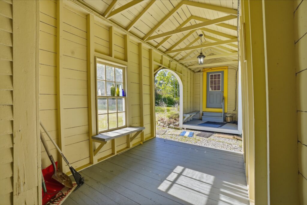 126 East Main Street, Searsport, ME 04974 – 019 – Entry or Mudroom 02