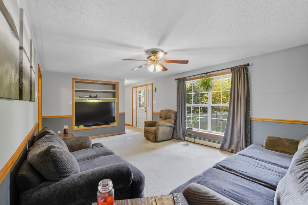 1816 Mattamiscontis Rd, North Penobscot, ME 04457 – 040 – Office or Bonus Room 05