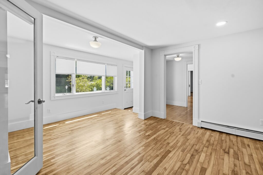 31 Booker St, Thomaston, ME 04861 – 028 – Office or Bonus Room 04