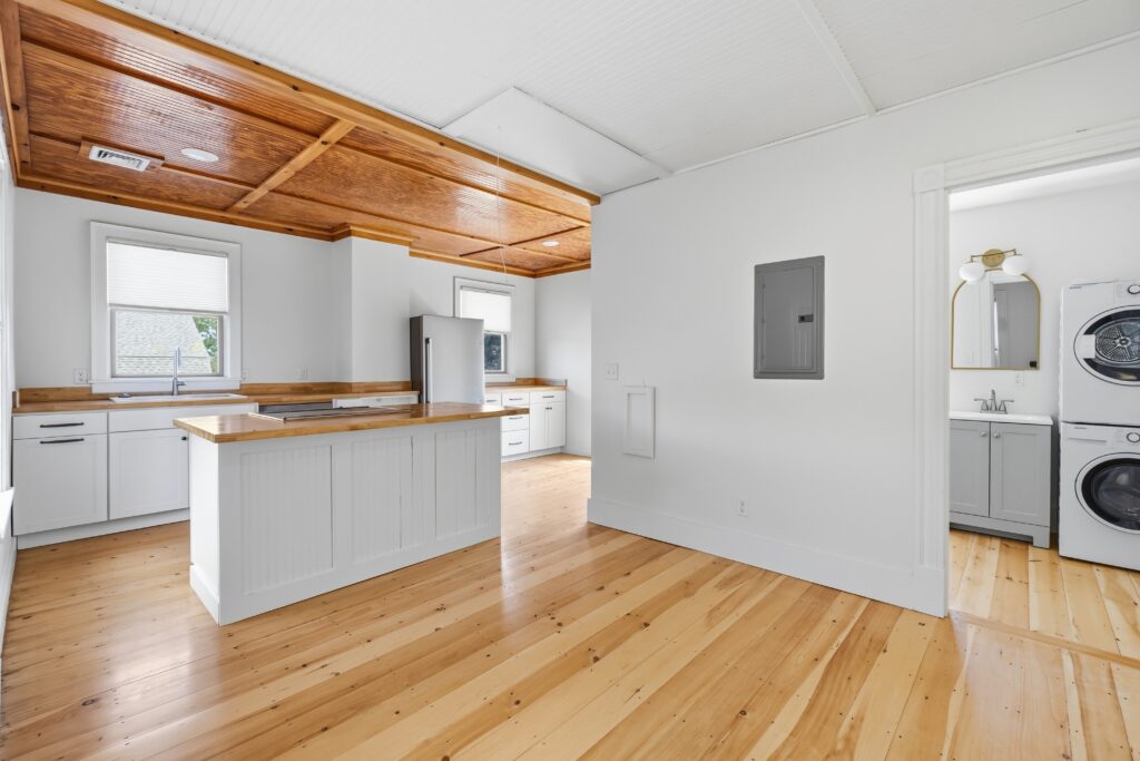 31 Booker St, Thomaston, ME 04861 – 031 – Office or Bonus Room 07