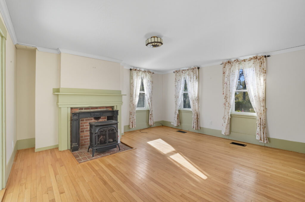 3935 Union St, Levant, ME 04456 – 050 – Dining Room 04