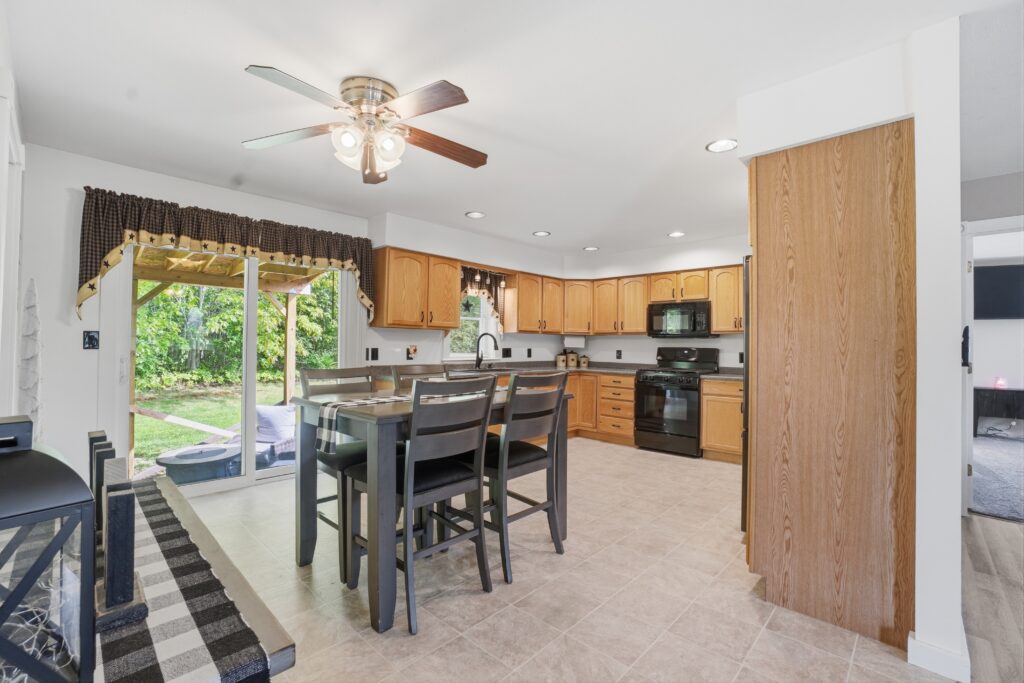 42 Winter St, Lincoln, ME 04457 – 020 – Dining Room 04
