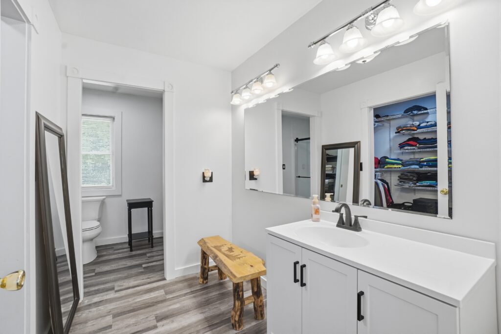 42 Winter St, Lincoln, ME 04457 – 025 – Bathroom 02