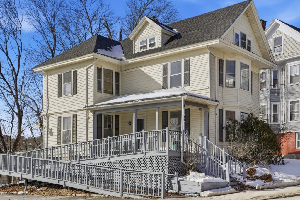 44 Center St, Bangor, ME 04401 – 004 – Front Exterior 01
