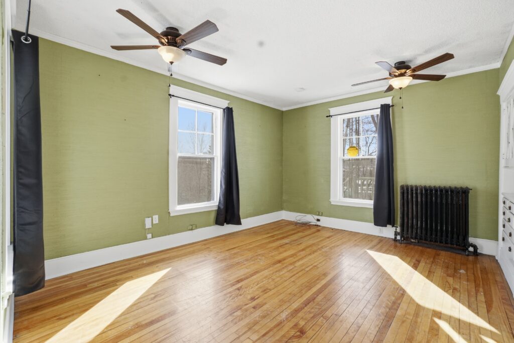44 Center St, Bangor, ME 04401 – 017 – Bedroom 01