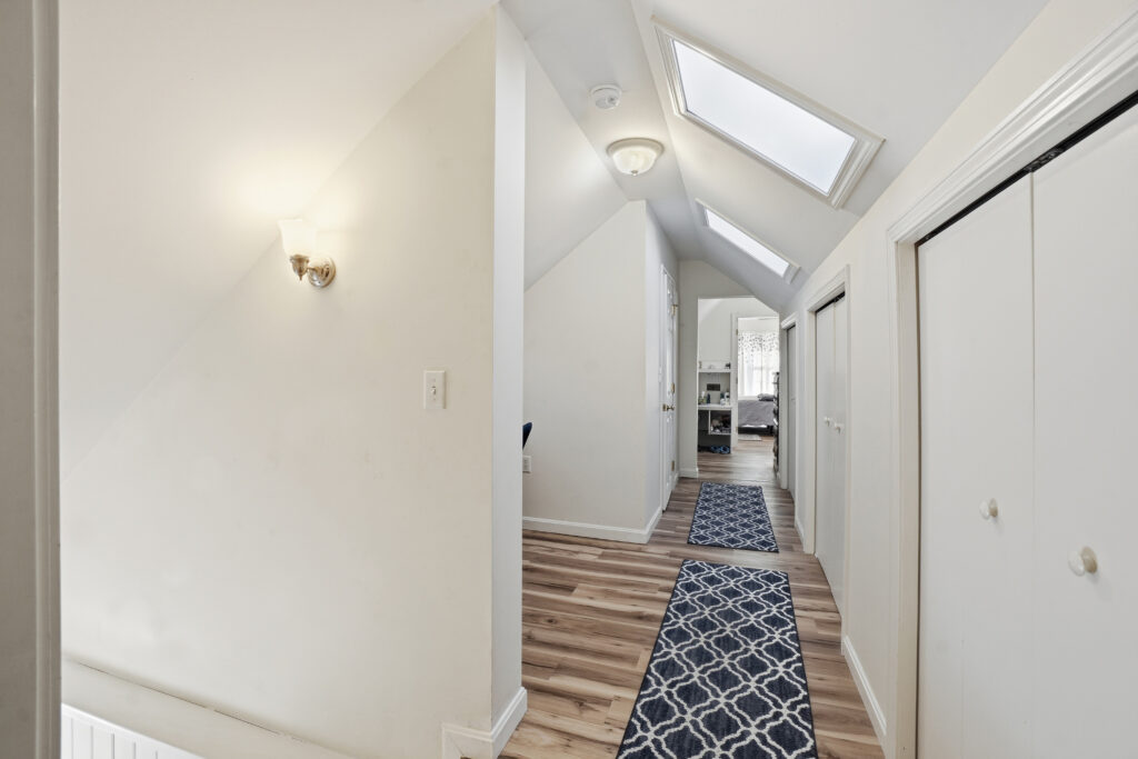 5 Fairways, Bangor, ME 04401 – 024 – Hallway or Stairs 01