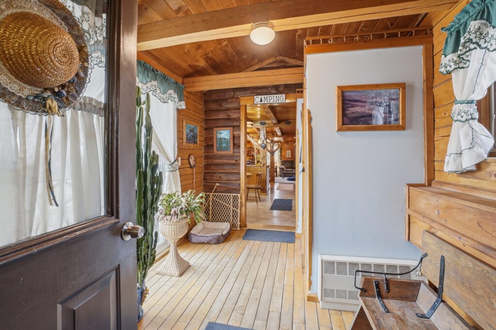53 Kulas Rd, Parkman, ME 04443 – 012 – Entry or Mudroom 01