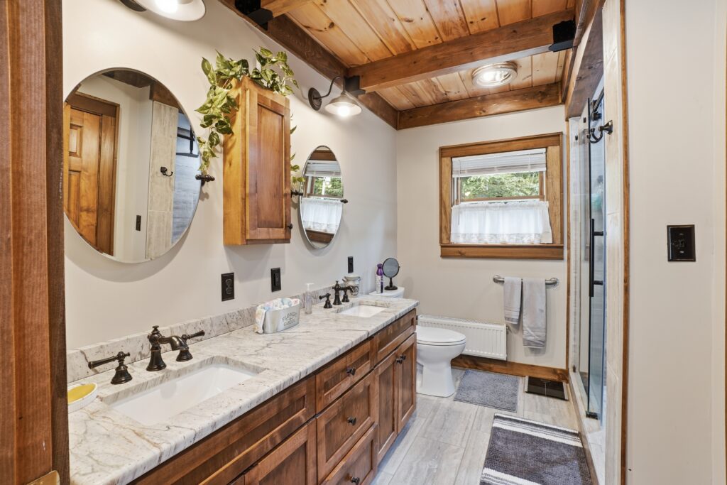 681 Woodville Rd, Woodville, ME 04457 – 028 – Bathroom 01